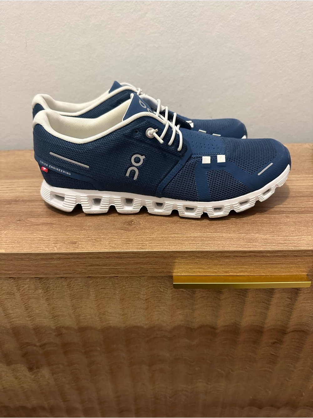 On Cloud Cloud 5 Sneakers for Women - Navy/White
